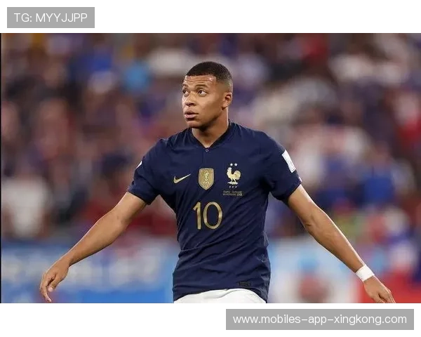 姆巴佩脚下速度撕裂防线，法国迎来绝佳时刻