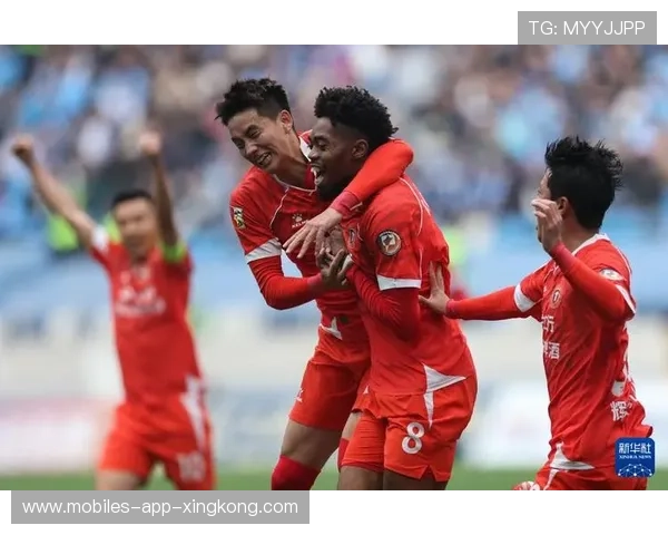 大连英博推进连连冲破边线