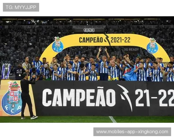 波尔图佩佩禁区后插头球破门震撼巨龙球场